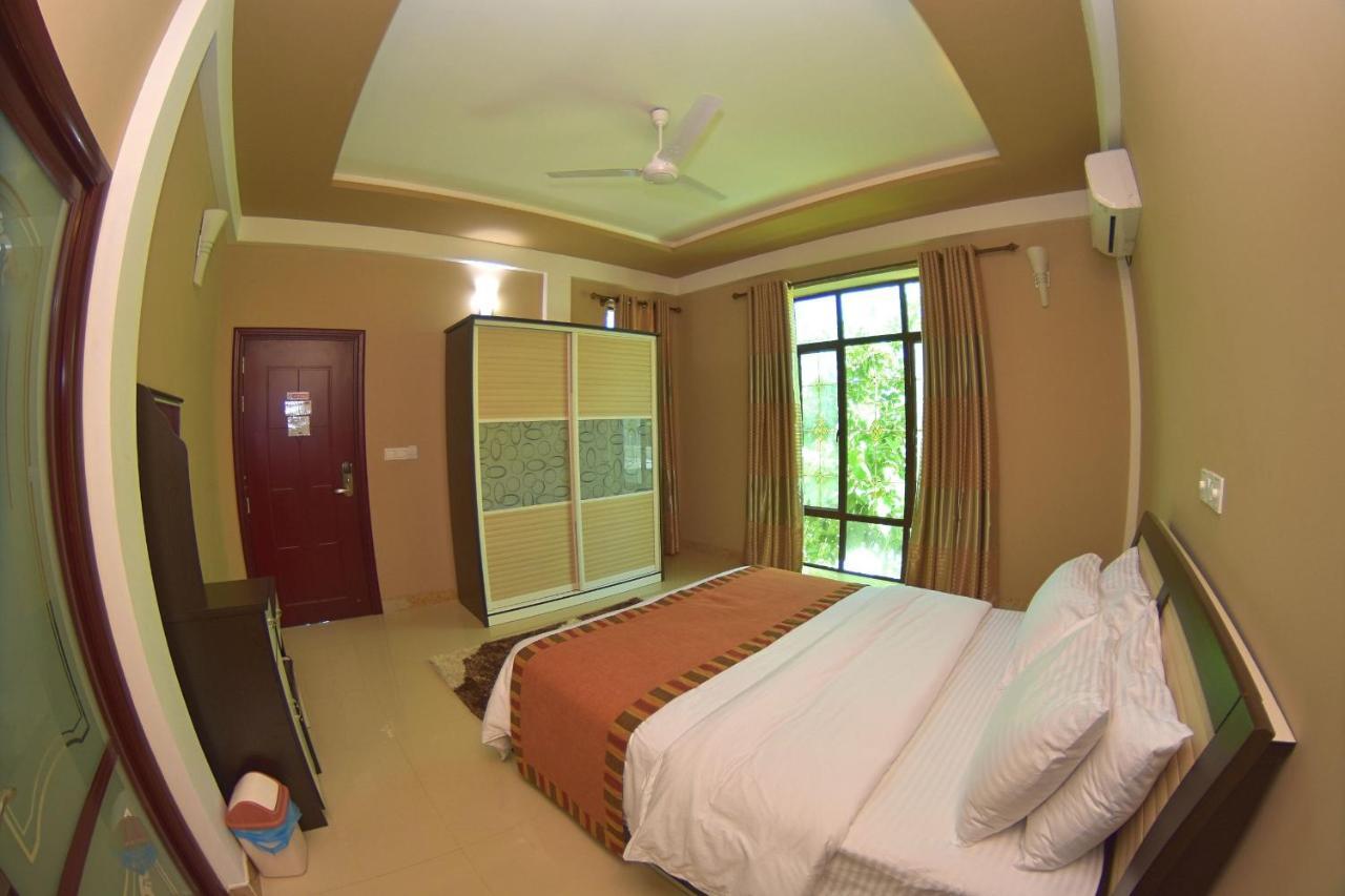 Отель Calyx Grand Fuvahmulah Экстерьер фото