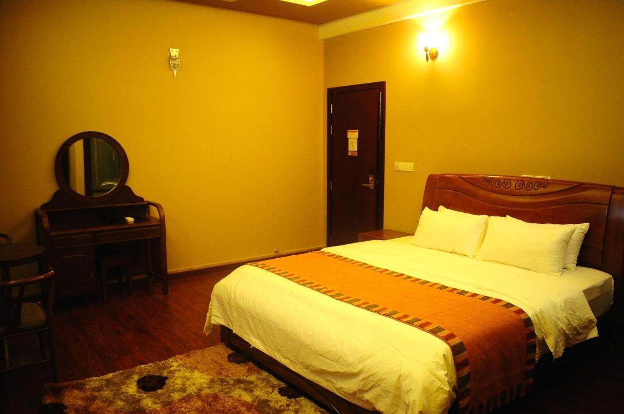 Отель Calyx Grand Fuvahmulah Экстерьер фото