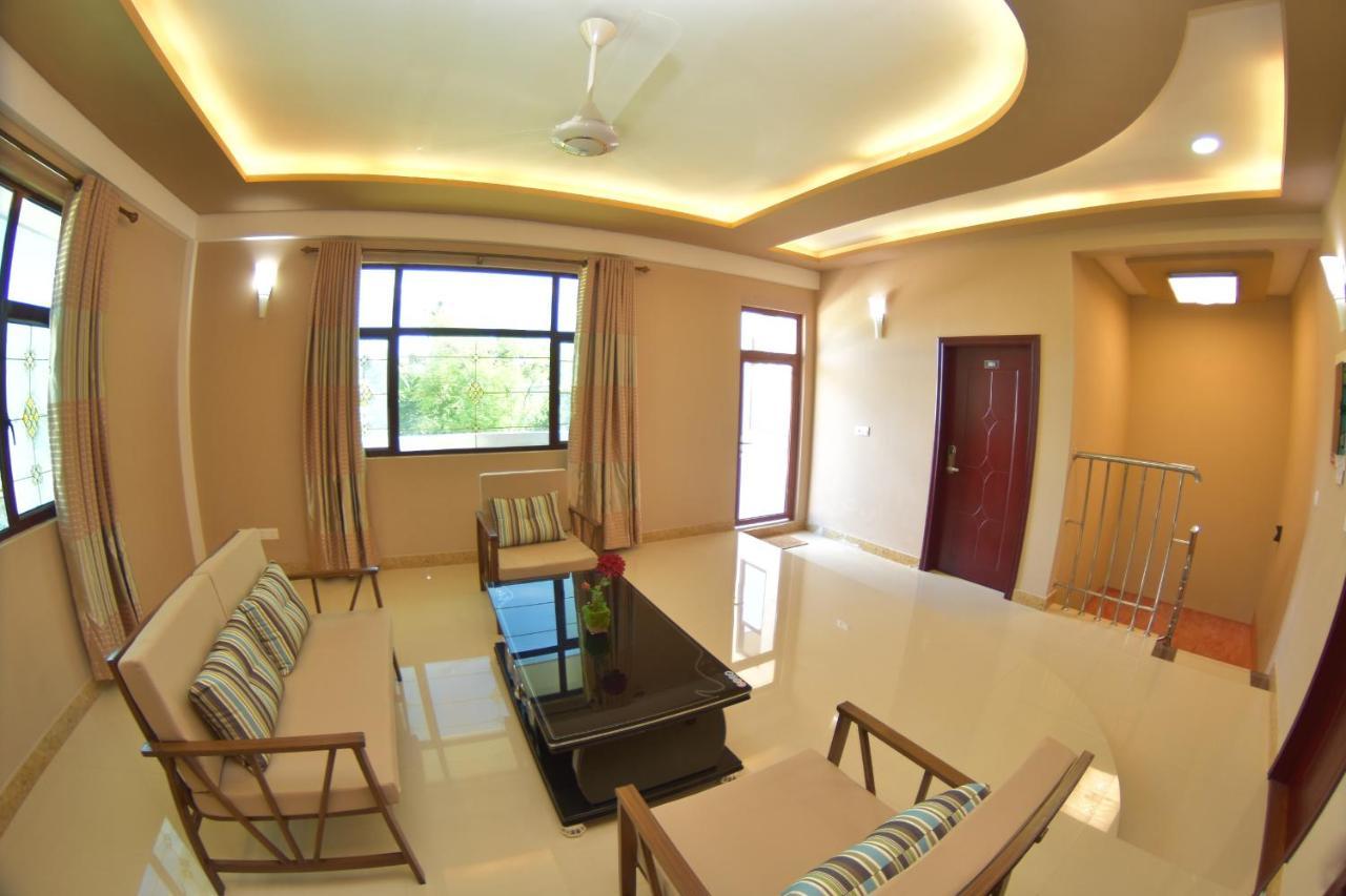 Отель Calyx Grand Fuvahmulah Экстерьер фото