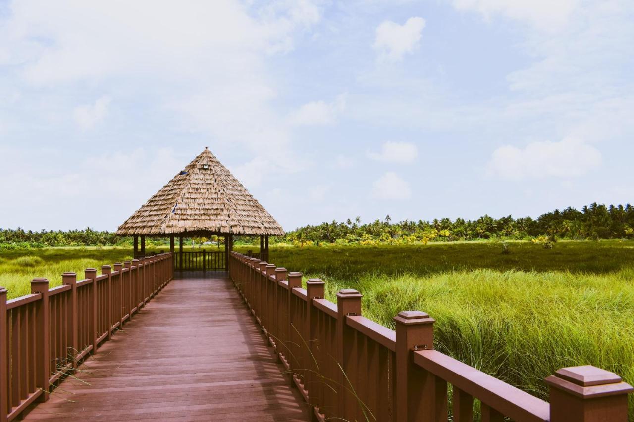 Отель Calyx Grand Fuvahmulah Экстерьер фото
