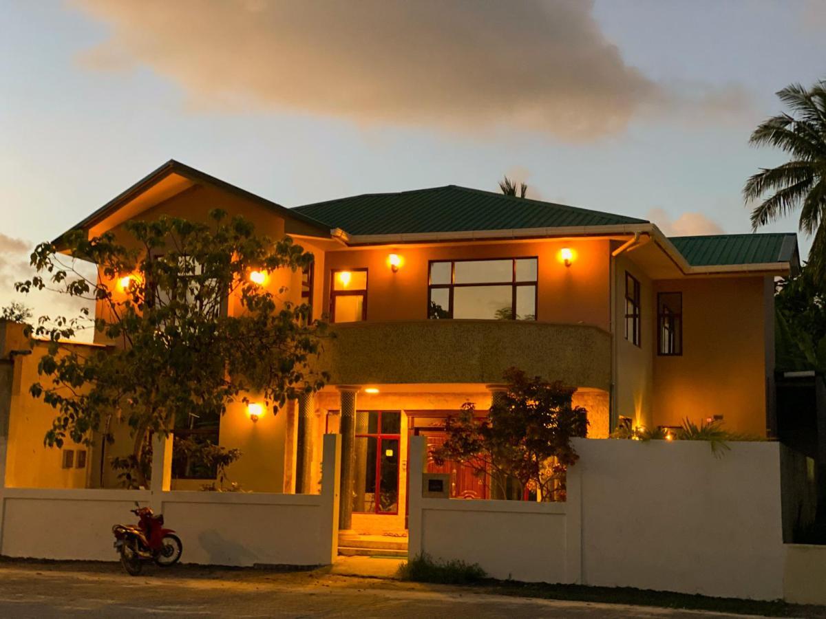 Отель Calyx Grand Fuvahmulah Экстерьер фото